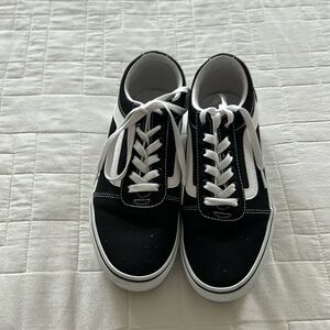 Vans Size 8 Tennis Shoe